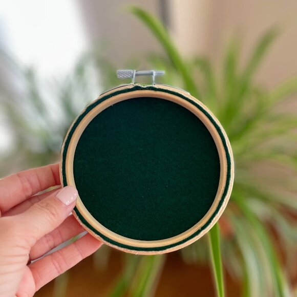 Hand Embroidered "Soccer Striker" 4 inch Hoop - Picture 4 of 4